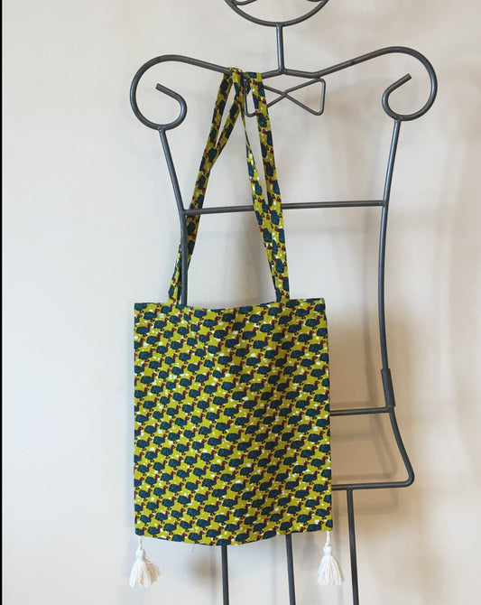 Sac tote bag, 100% coton, en wax bleu et jaune de fabrication artisanale française, c'est une pièce unique.