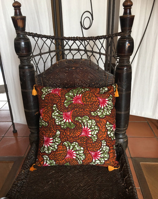 coussin en wax fleur de mariage. Fabrication artisanale française, pièce unique