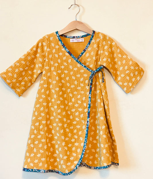 Robe kimono pour enfant, taille 3 ans, entièrement faite à la main. Pièce unique de fabrication artisanale française.